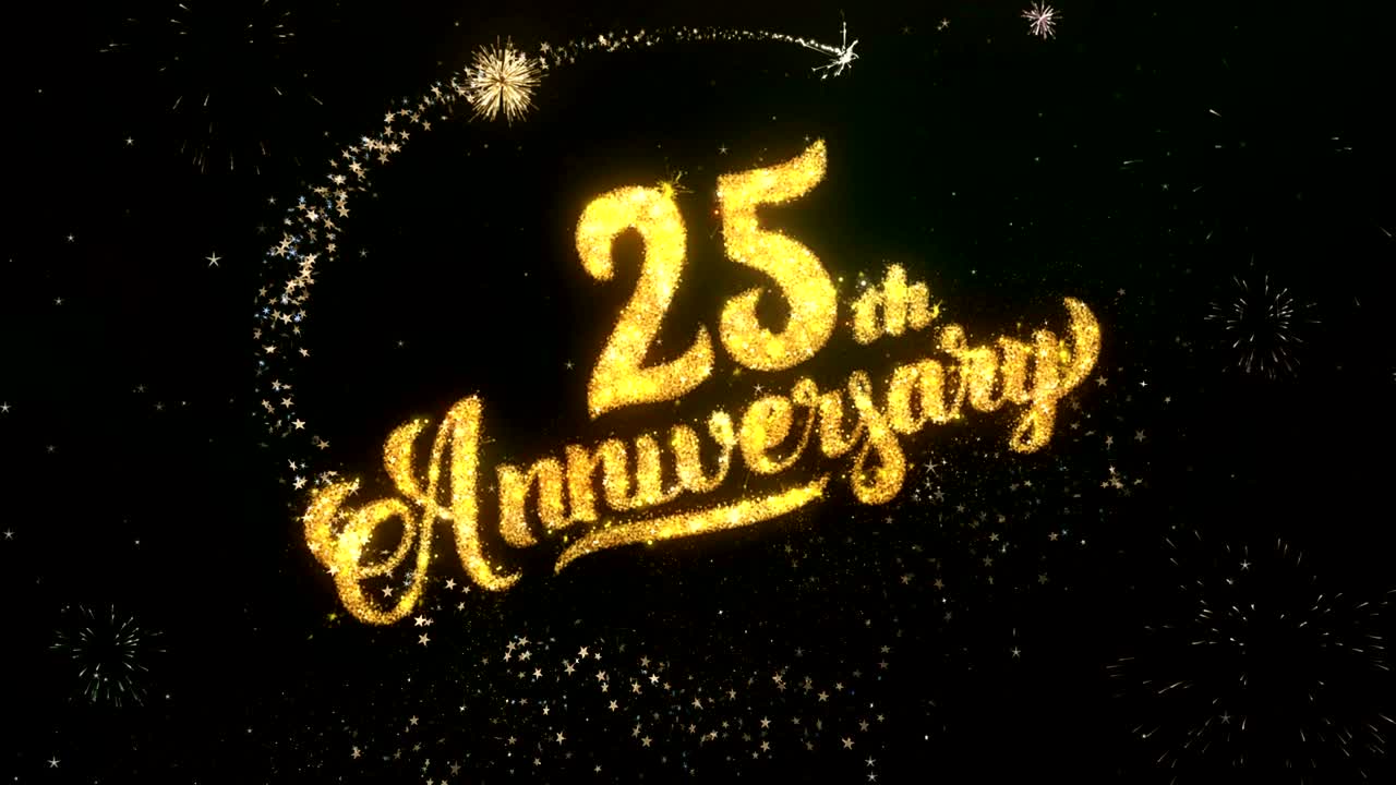 Biglietto di auguri e congratulazioni per il 25° anniversario, realizzato con particelle glitterate e luci di stelle filanti. Cielo notturno scuro con fuochi d'artificio colorati. Sfondo 4K