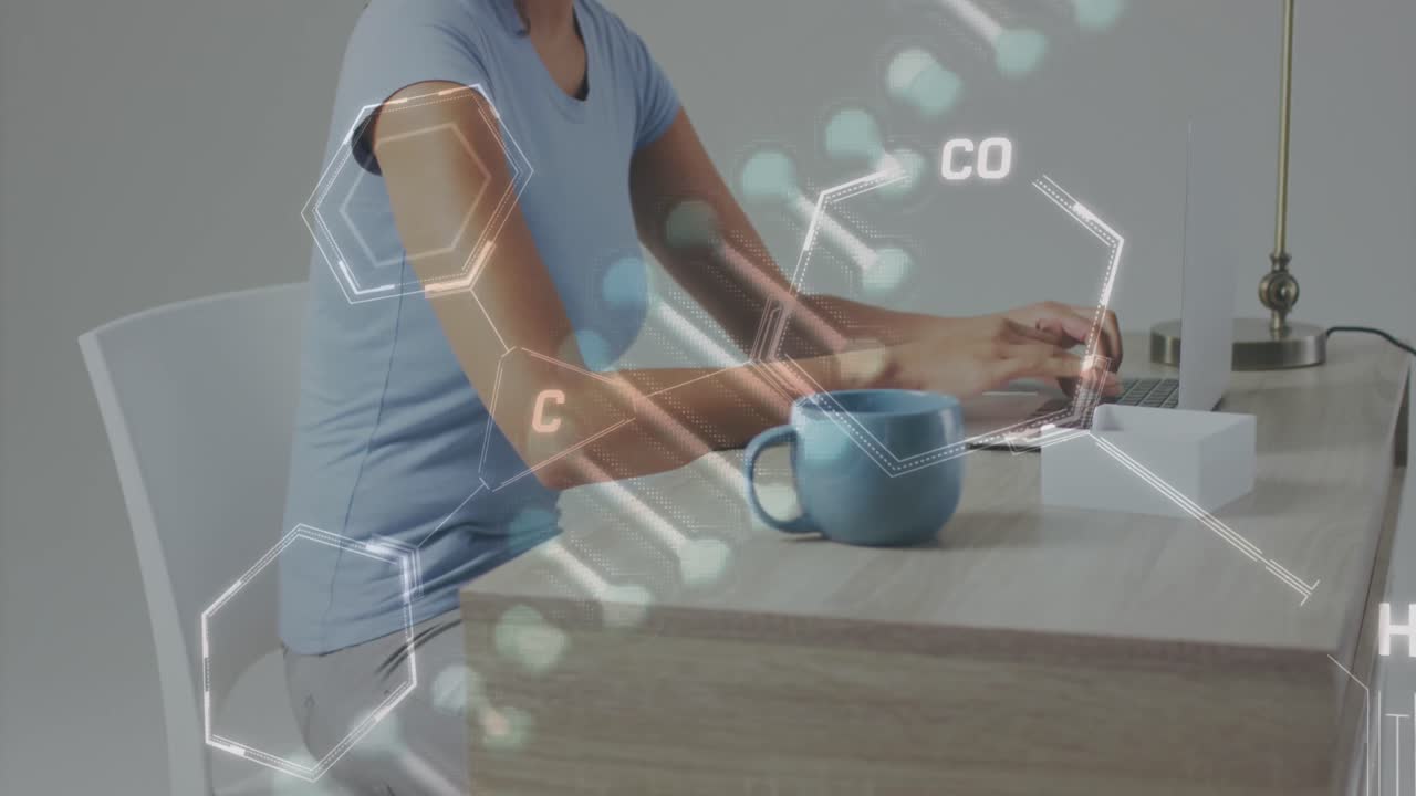 노트북을 사용하여 두 인종 여성에 대한 화학 구조와 dna 스트랜드의 애니메이션