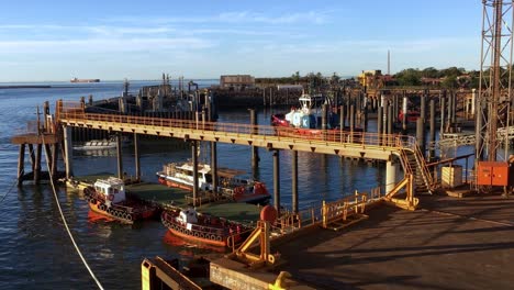 puerto de remolcadores en puerto australiano