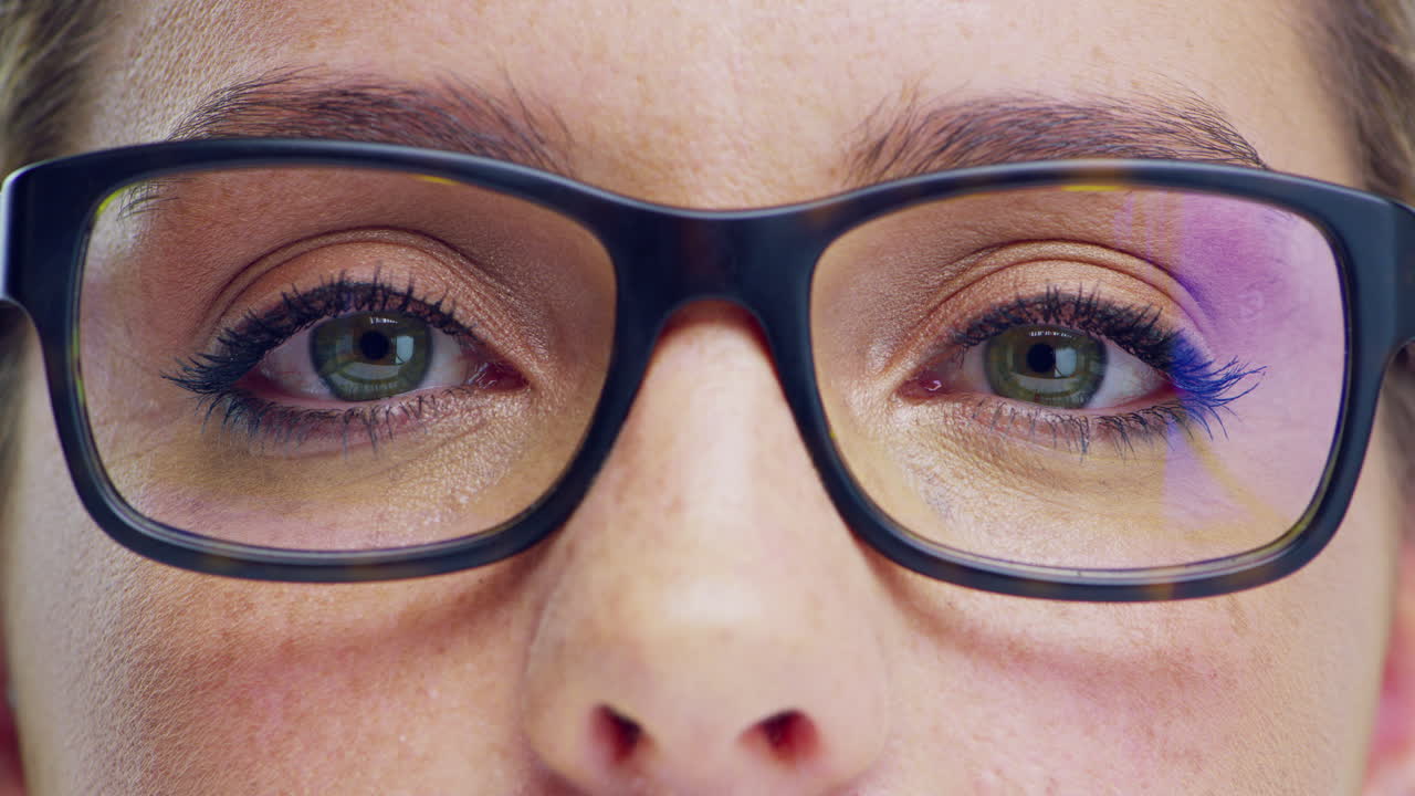 muestra un poco de amor a tus ojos