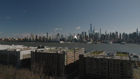 Manhattan-New-York-City-Skyline-in-the-Daytime,-View-from-New-Jersey