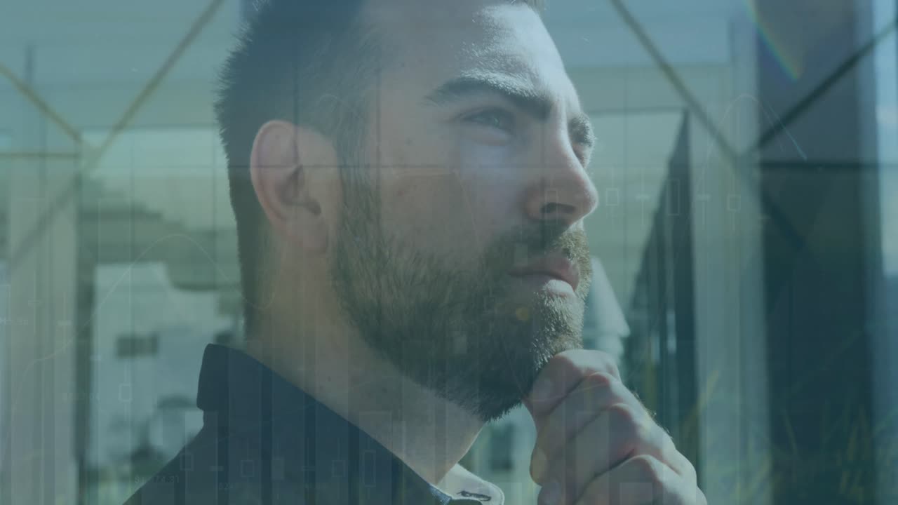 animación del procesamiento de datos sobre el empresario caucásico en la oficina