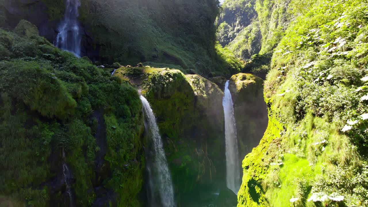 A cachoeira Quebrada Gata em Pueblo Nuevo, Província de Alajuela, Costa Rica