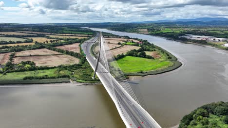 Malerische-Aussicht-Auf-Die-Brücke-über-Den-Fluss-Suir-Am-Tor-Waterford,-Irland,-Im-Südosten-Des-Landes