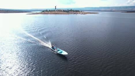 Drone-footage-of-a-boat-in-San-Jose-de-Gracia,-Aguascalientes