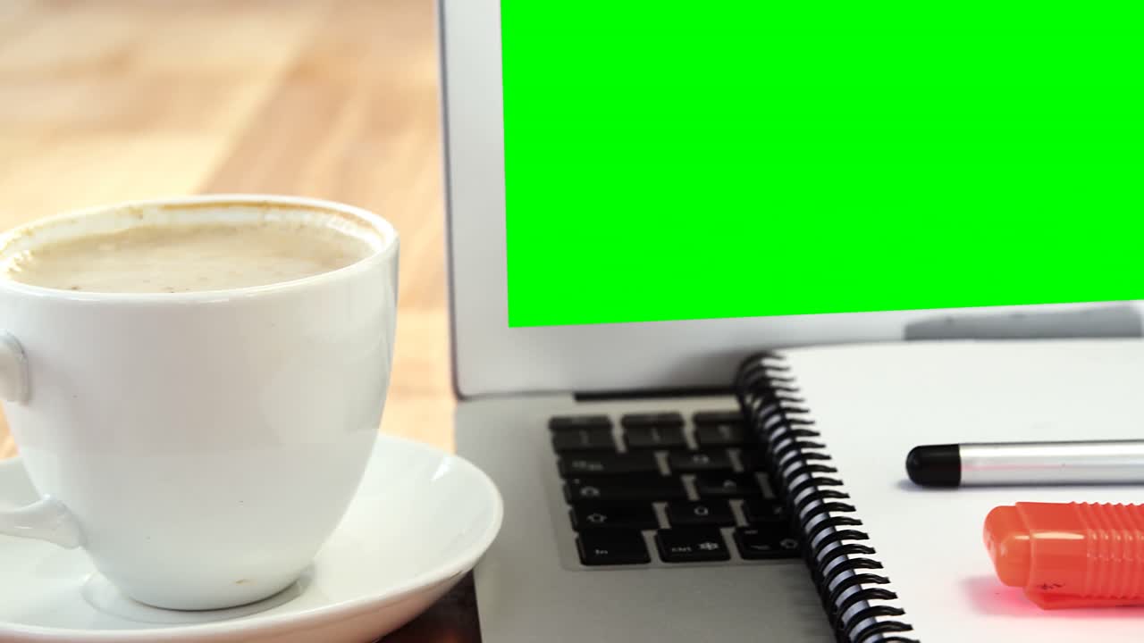 조직자와 노트북과 함께 커피 한 잔