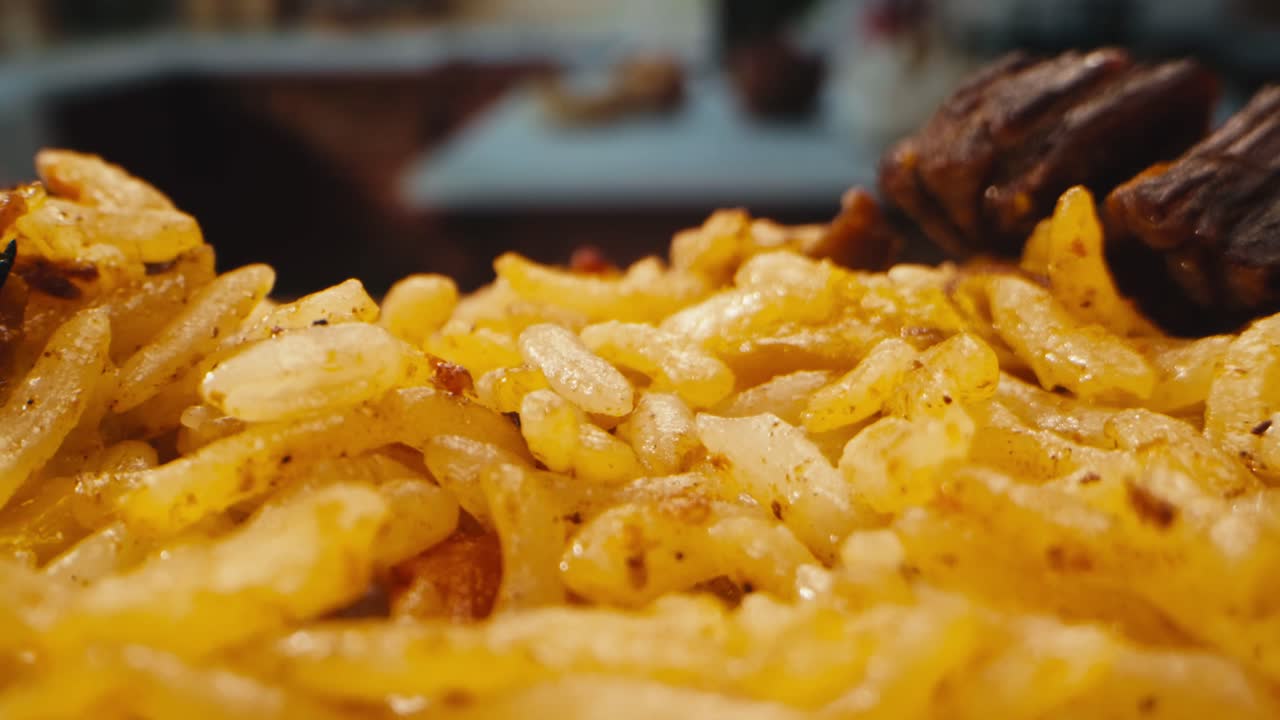 Primo piano di un piatto di riso pilaf