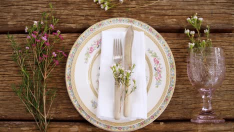 Various-cutlery-on-wooden-table-4k