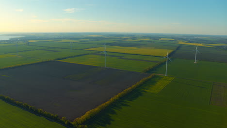 Generadores-Eólicos-Modernos-Que-Producen-Un-Entorno-De-Ahorro-De-Energía-Alternativo.