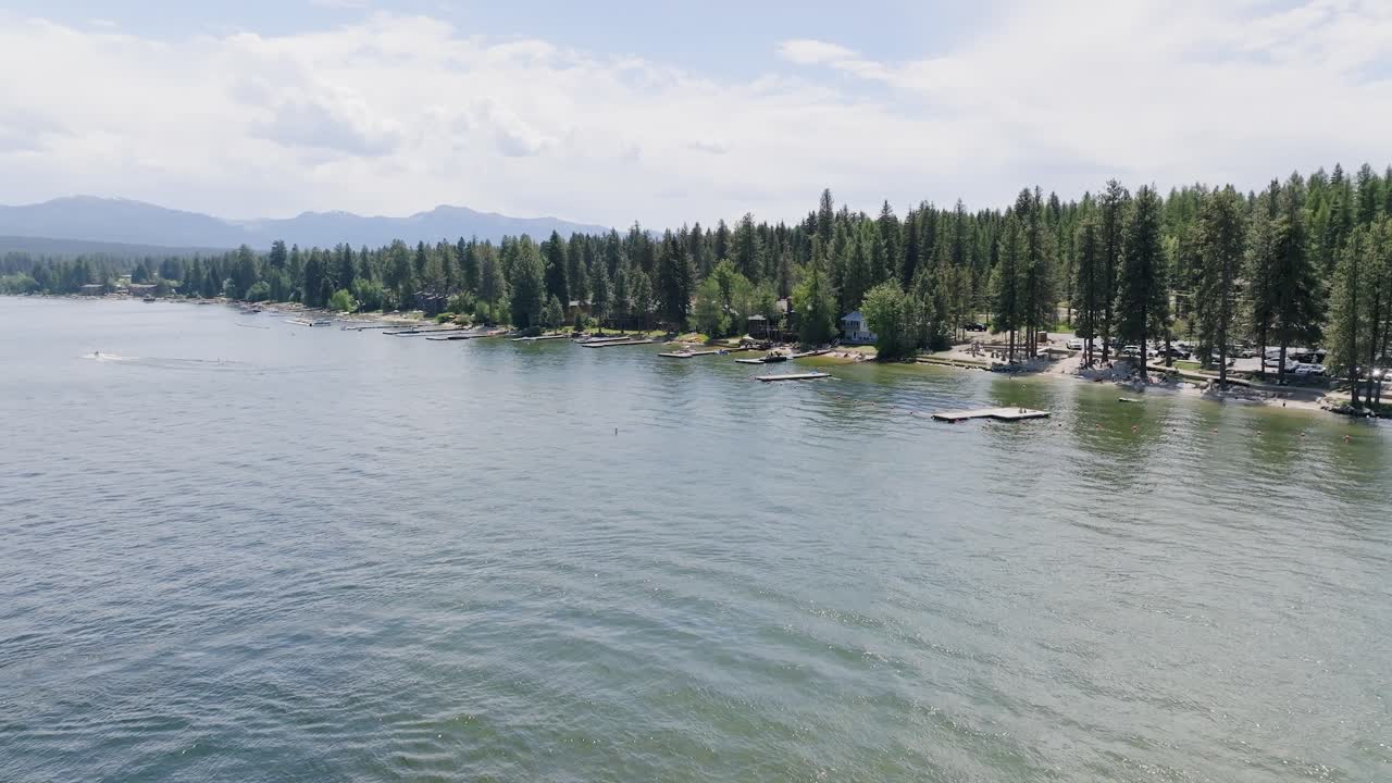 vista aérea del lago payette en mccall idaho 4k