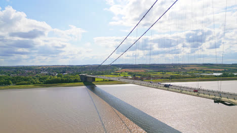 video de avión no tripulado cautivador: puente humber, el 12o puente más grande de un solo tramo
