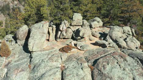 vues aériennes des montagnes entre boulder et nederland dans le colorado