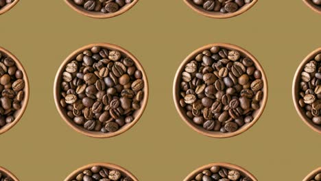 granos de café tostados en cuencos sobre un fondo marrón. fondo de concepto de comida animado sin costuras
