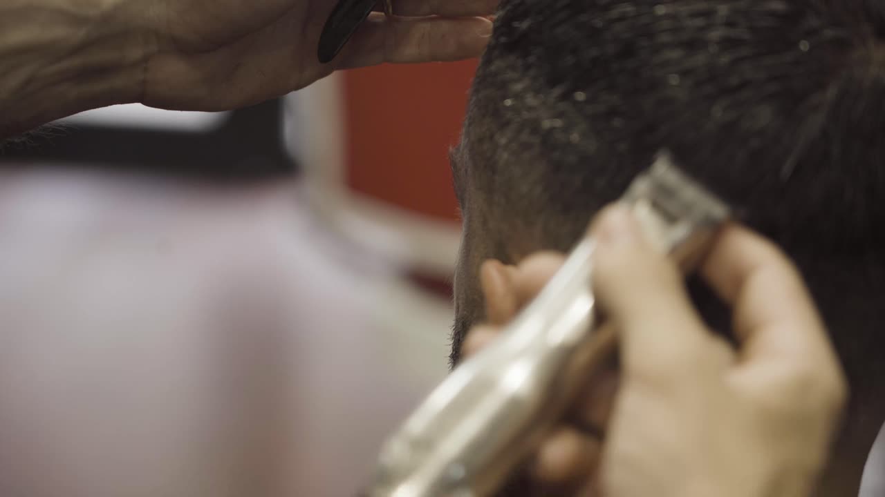Barber Cut The Client's Hair Using A Razor