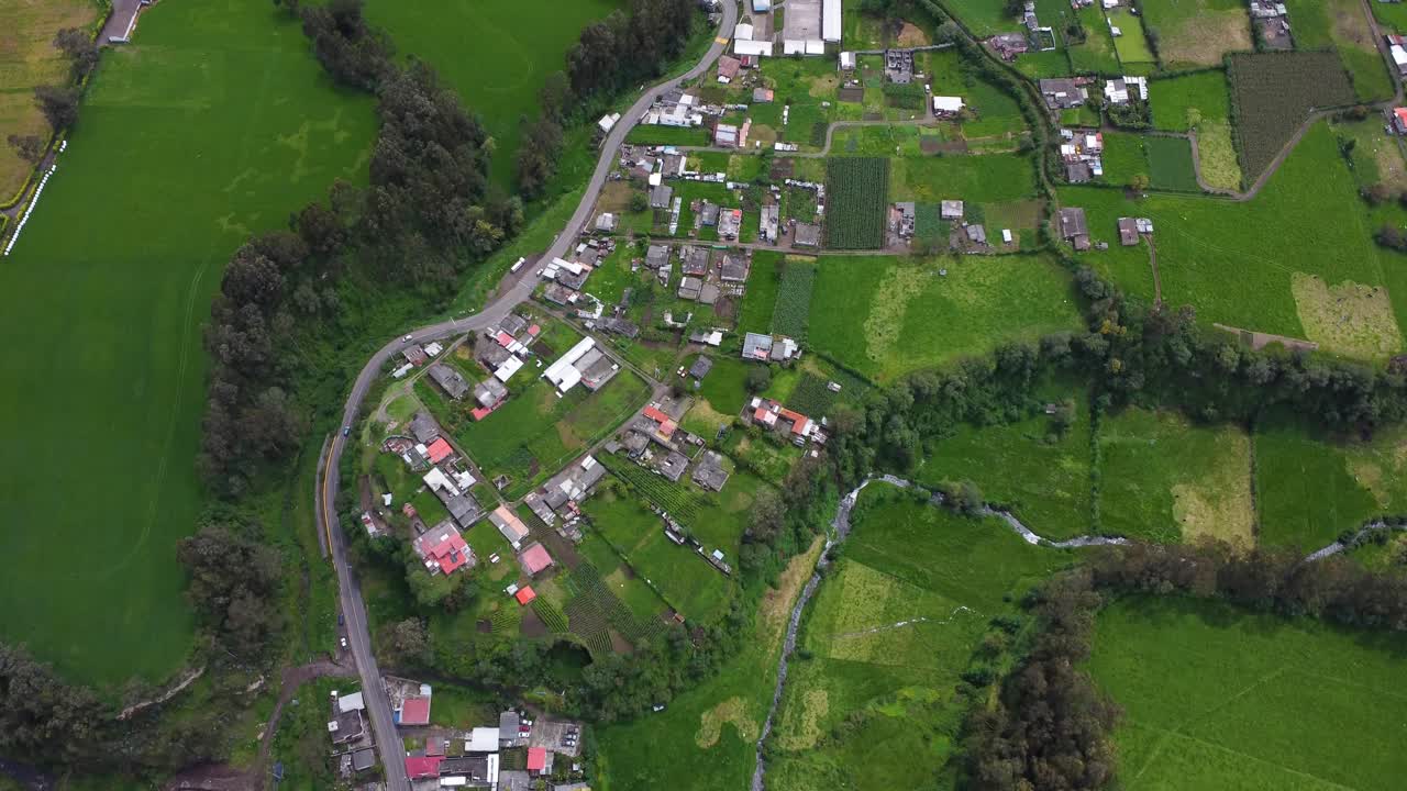 san pedro río ecuador límite de la aldea barrio guitig asentamiento rural aérea