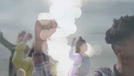 animación de diversas mujeres levantando las manos sobre puntos de luz