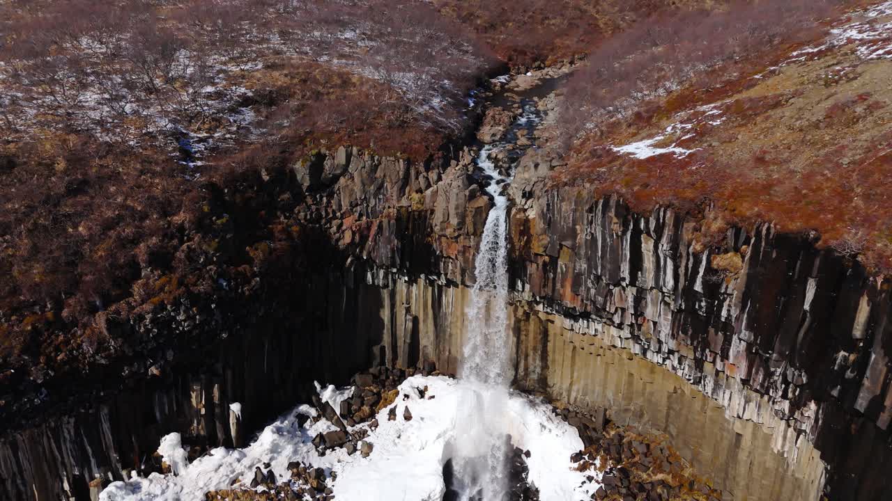 establecimiento de tiro aéreo volar natural svartifoss cascada paisaje islandés