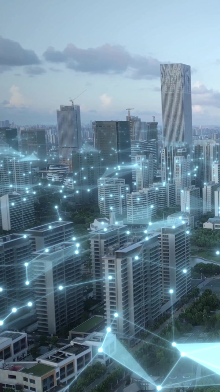 Verticale dello skyline del distretto finanziario. La tecnologia aziendale alimenta l'innovazione aziendale, la trasformazione digitale e la crescita delle smart city. Sovrapposizione di animazione grafica su paesaggio urbano aereo.