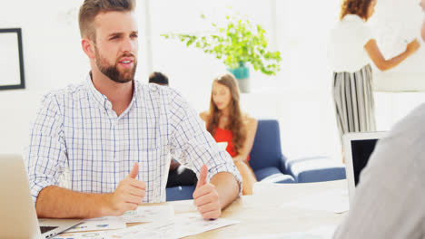 Business-colleagues-shaking-hands-in-the-office