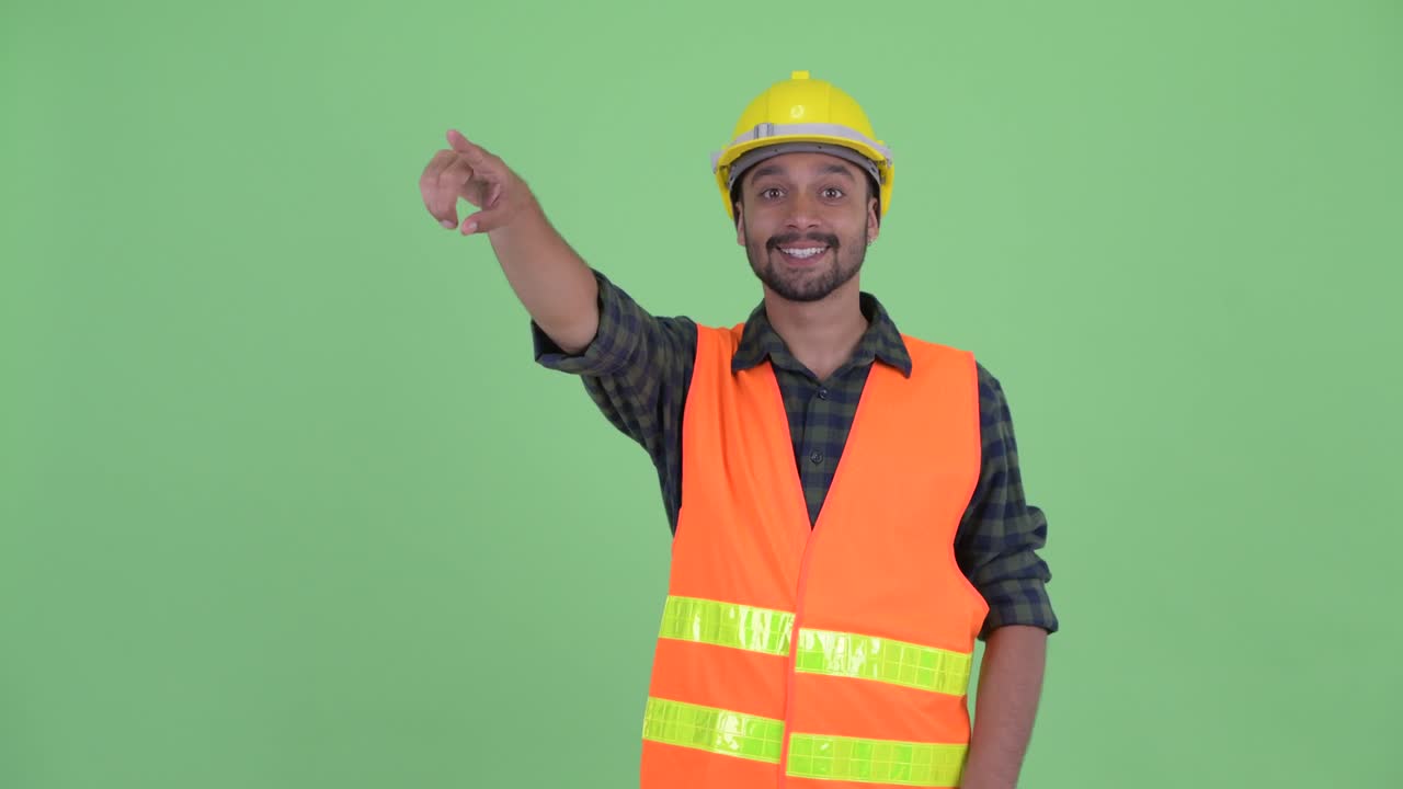 joven persa barbudo y guapo trabajador de la construcción