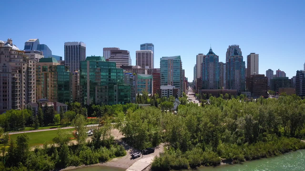 vista aérea cinematográfica del hermoso horizonte del centro de calgary