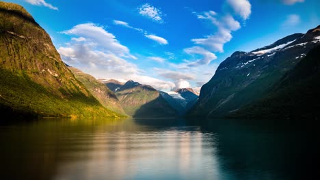 Lovatnet-See-Schöne-Natur-Norwegen-Zeitraffer.