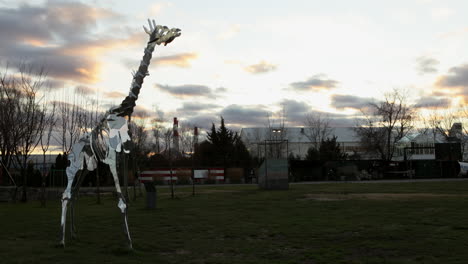 this is a time lapse video of an art installation at socrates sculpture park in new york city