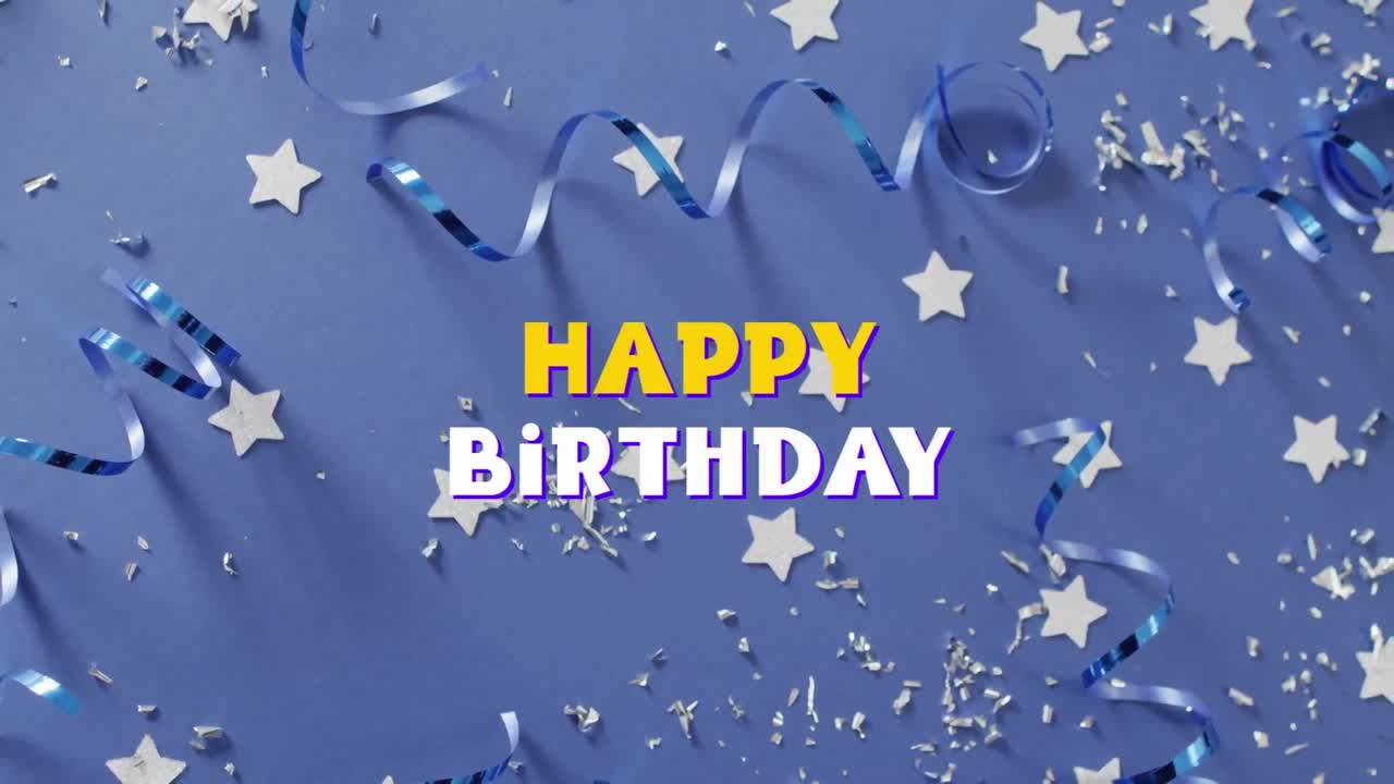 animación del texto de feliz cumpleaños sobre los streamers de la fiesta y las estrellas en el fondo