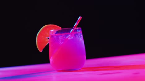 Close-up-of-drink-with-orange-on-black-background,-with-copy-space