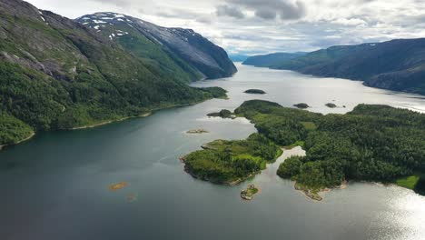 Imágenes-Aéreas-Hermosa-Naturaleza-Noruega