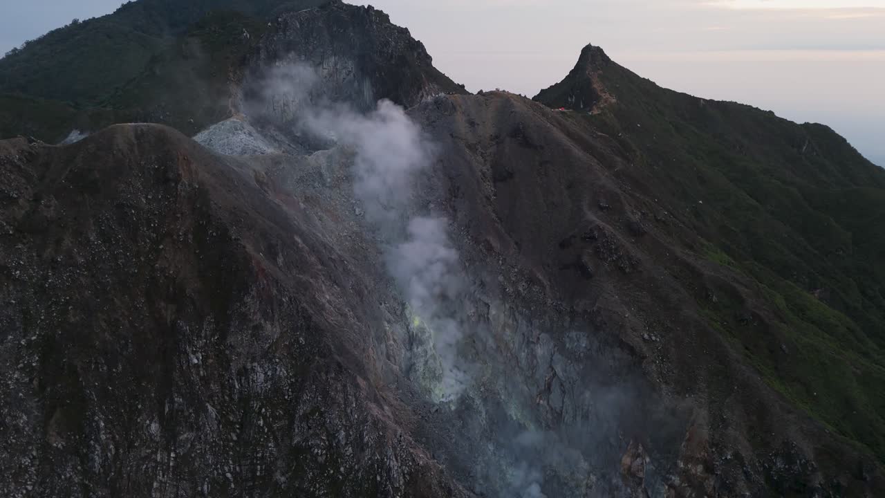 Exploring the summit of Mount Sibayak by drone