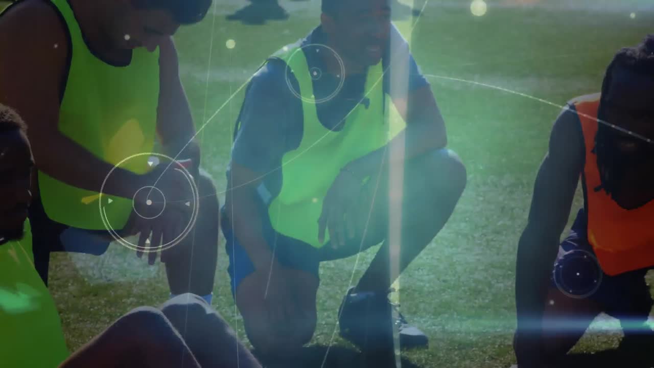 축구 경기장에서 연습하는 축구 선수들에 대한 연결 네트워크의 활성화