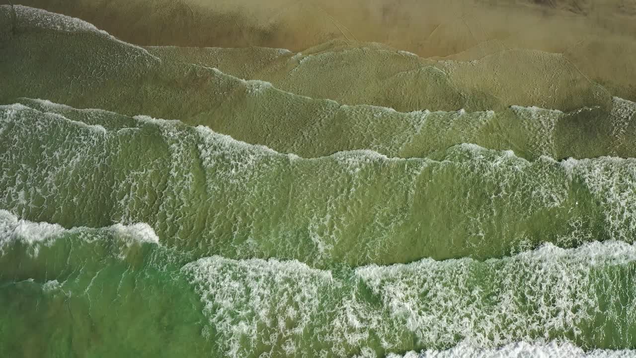 playa de olas abstractas en vista desde arriba.