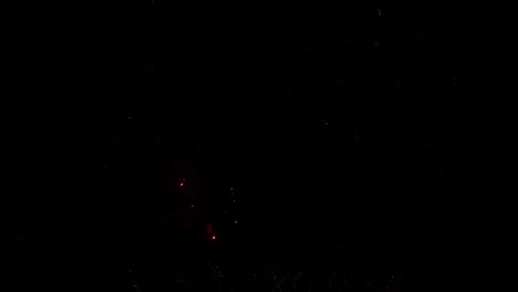 hermosa exhibición de trabajo de fuego colorido por la noche para la celebración en el festival