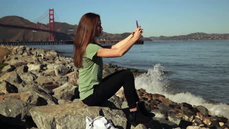 Woman-taking-selfie-with-Golden-Gate-Bridge