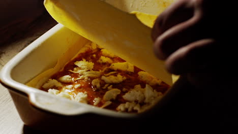 masa de lasaña aplanada en láminas finas, capas de lasaña, método de cocción