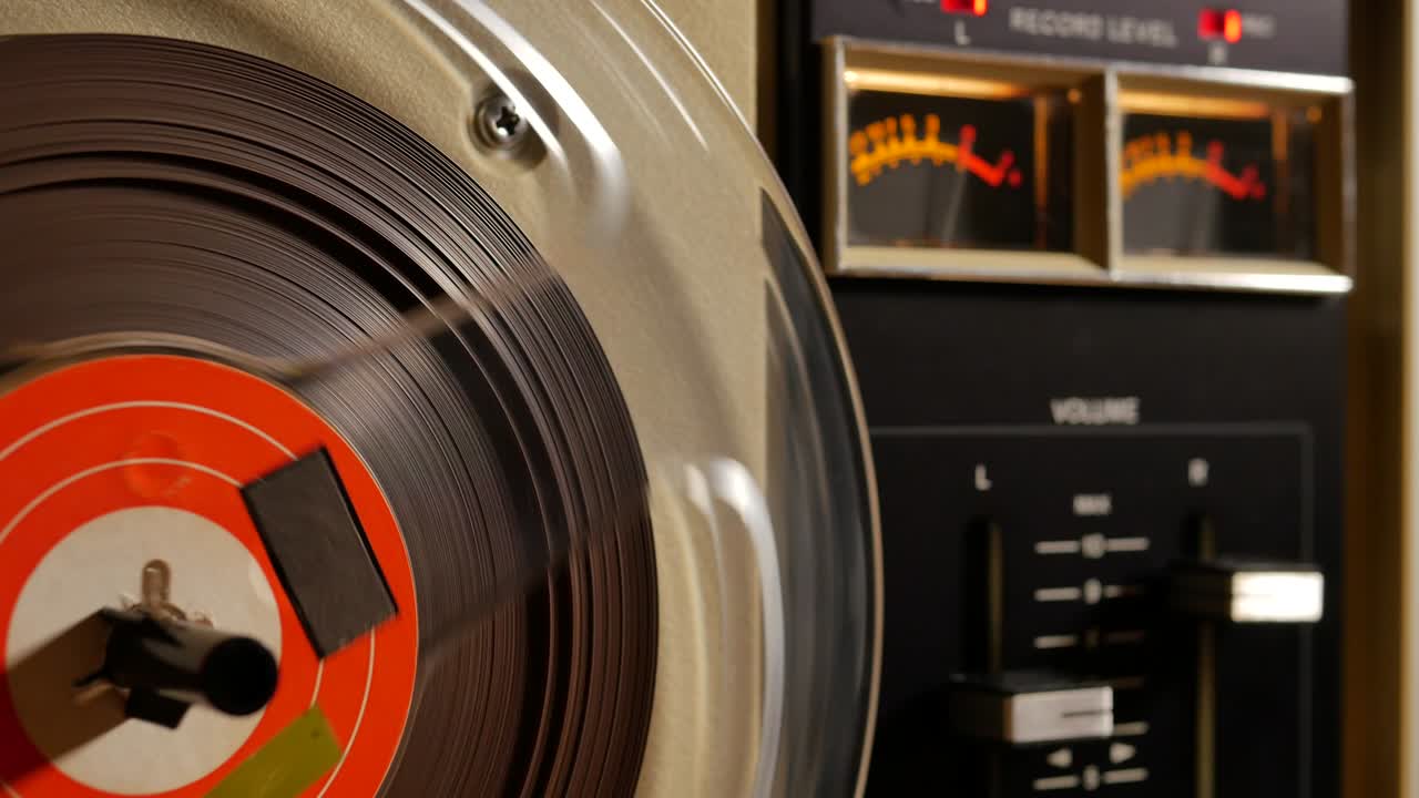 오디오 테이프 레코더, 테이프 데크 또는 테이프 기계, 아날로그 오디오 저장 장치