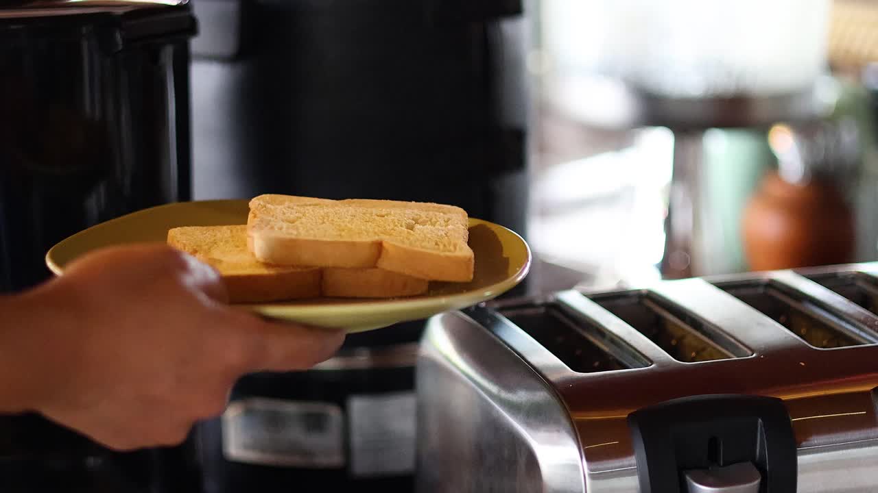 주방 에서  을 는 사람