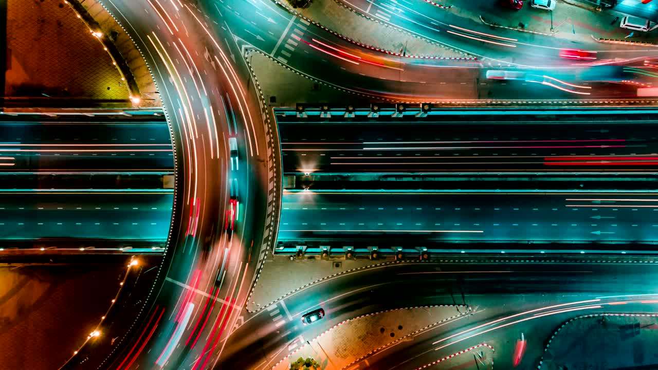 vista de arriba de la autopista, el tráfico vial una infraestructura importante en tailandia