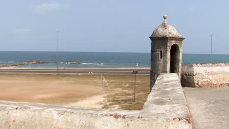 El-Mar-Y-La-Atalaya-De-La-Fortaleza-Del-Castillo-De-San-Felipe-De-Barajas,-Cartagena,-Colombia