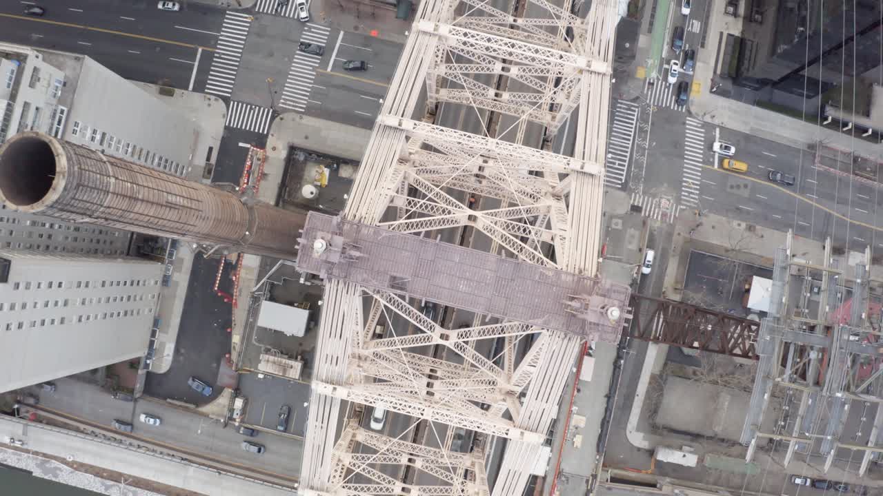 cinematográfico 4k pájaros aéreos ojo panorámica de queensboro puente de nueva york