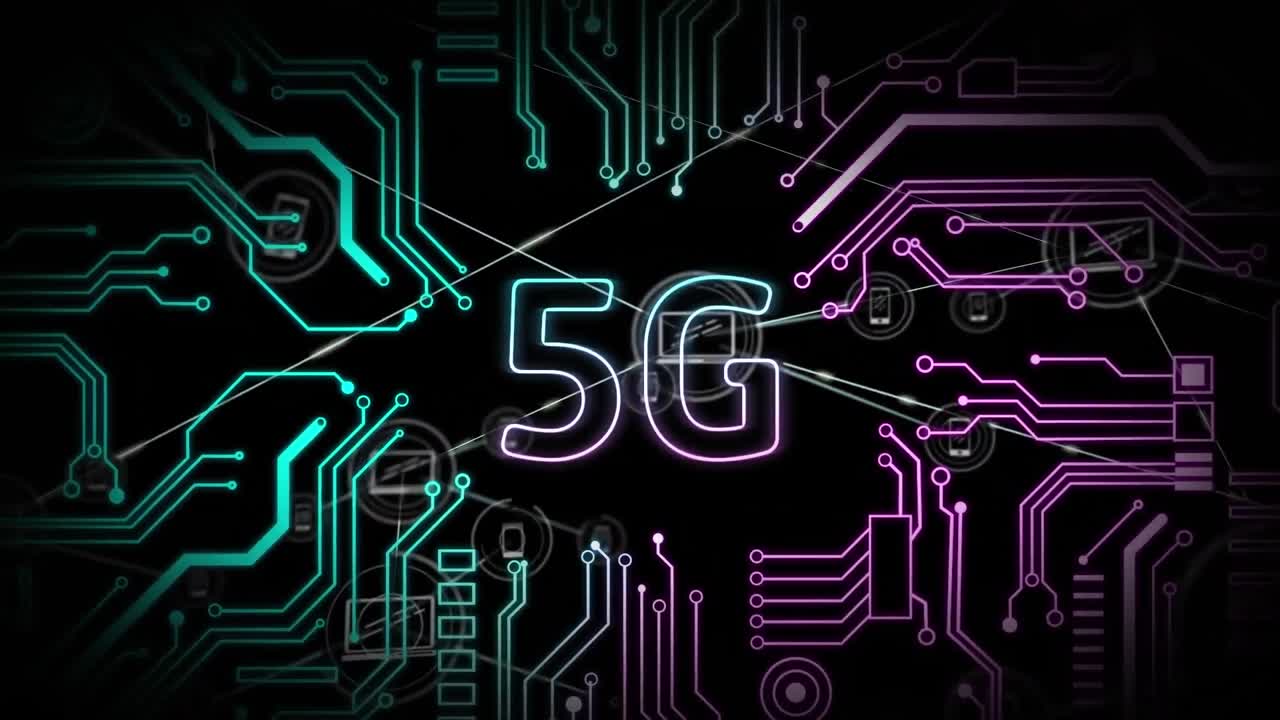 animazione di connessioni di testo e microprocessori 5g contro una rete di icone digitali.