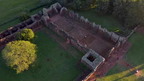 Toma-En-órbita-De-Las-Ruinas-De-San-Ignacio,-Argentina