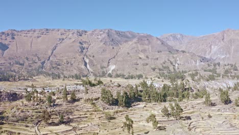 toma aerea del distrito de maca, tunel de peña blanca, ruta del valle del colca