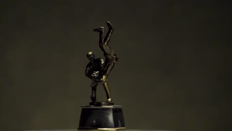 trofeo de bronce de lucha libre