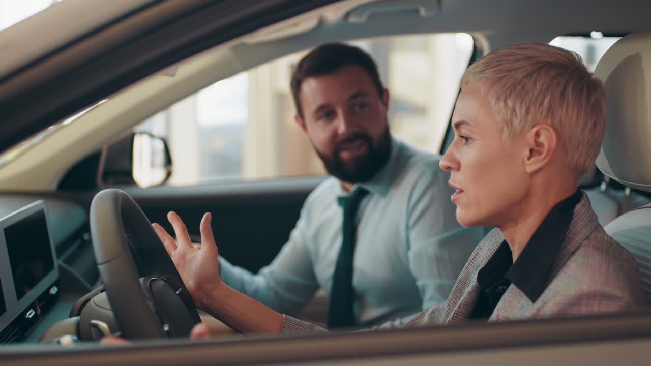 자동차 전시실 방문