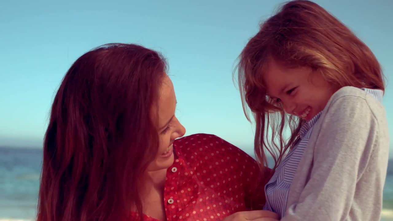 madre e hija divirtiéndose