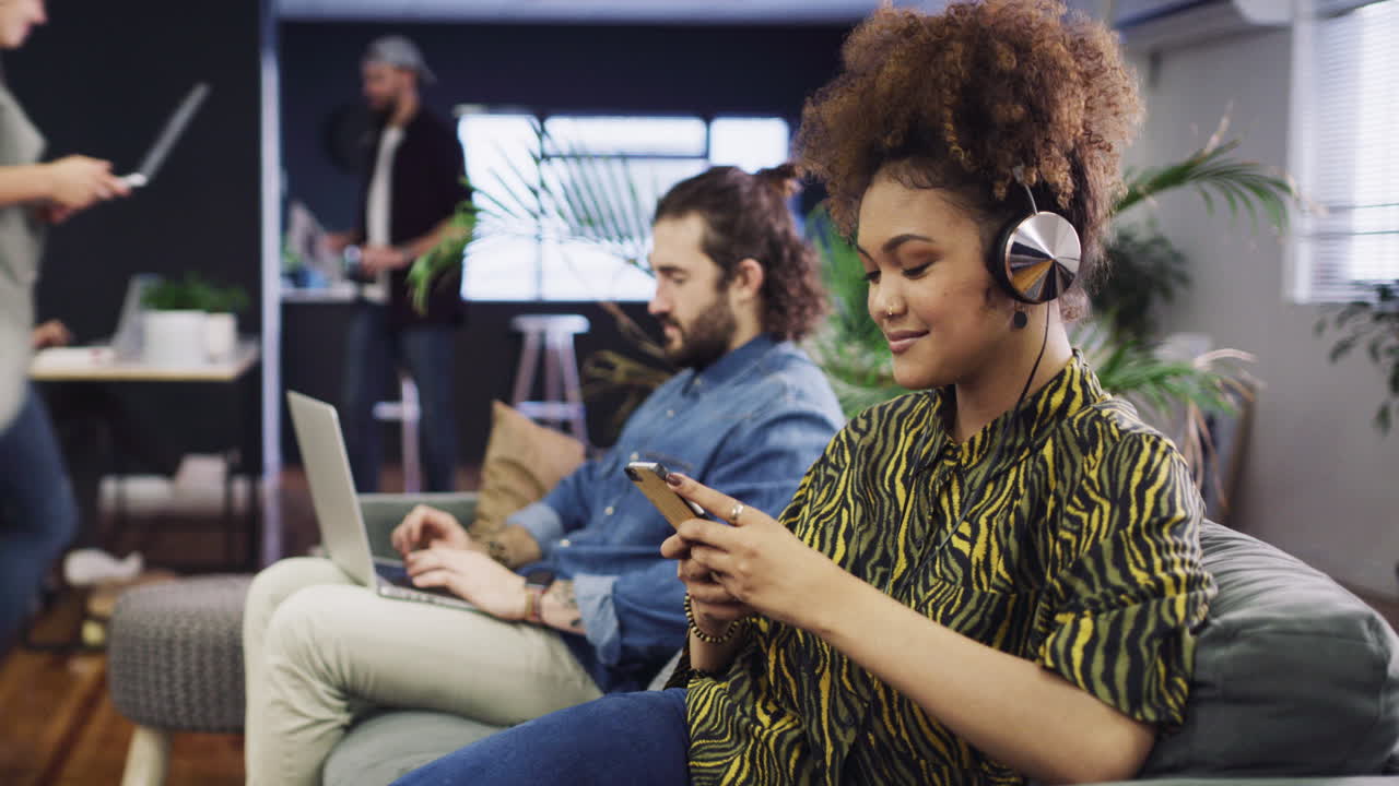 trabajamos duro y jugamos duro.