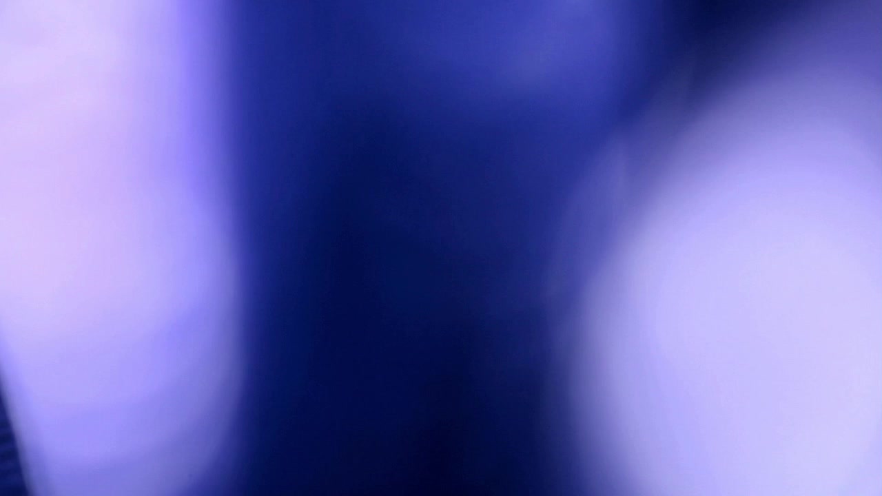 Vazamentos de Luz e Reflexos de Lente Dinâmicos Azuis e Roxos