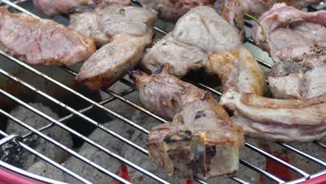 Lamb-chops-on-a-bucket-bbq-,-rosemary-salt-and-olive-oil